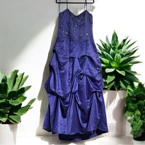 Purple formal 19/20 beaded bodice ruched full skirt strapless prom ball gown